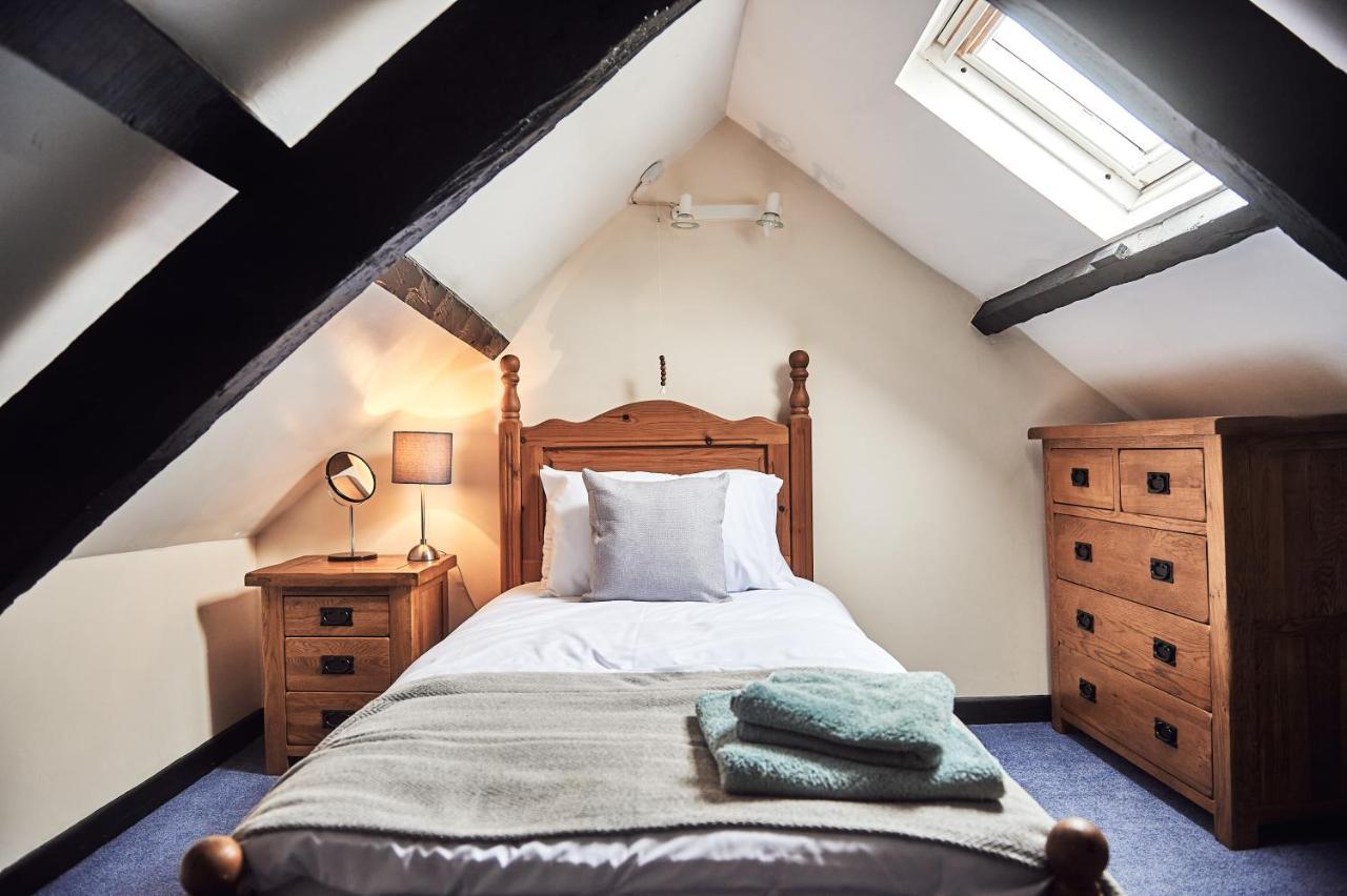 Penuwch Boathouse- Lakeside Rural Cottage Ideal For Families With Indoor Heated Pool Кармартън Екстериор снимка