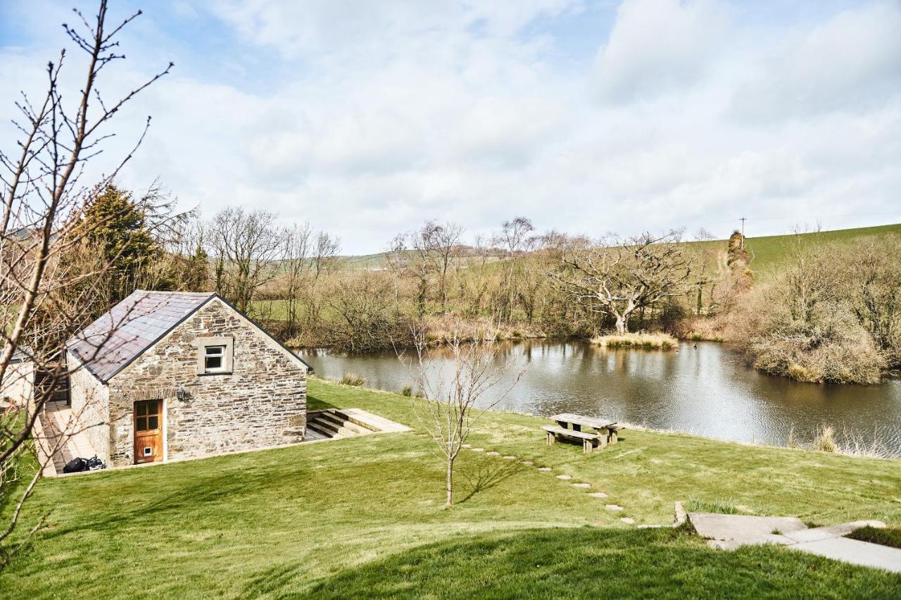 Penuwch Boathouse- Lakeside Rural Cottage Ideal For Families With Indoor Heated Pool Кармартън Екстериор снимка
