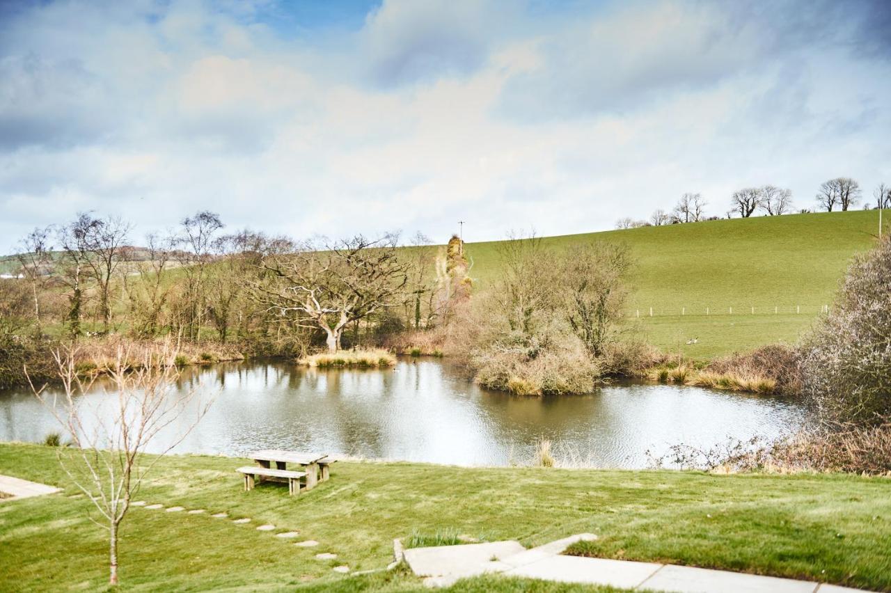 Penuwch Boathouse- Lakeside Rural Cottage Ideal For Families With Indoor Heated Pool Кармартън Екстериор снимка