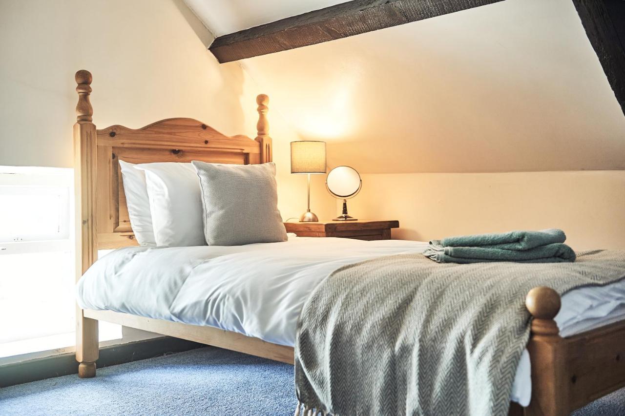 Penuwch Boathouse- Lakeside Rural Cottage Ideal For Families With Indoor Heated Pool Кармартън Екстериор снимка