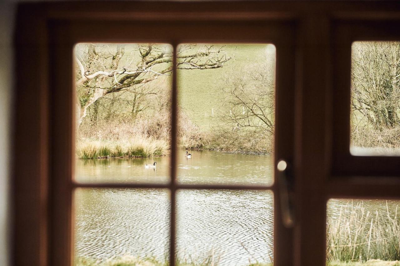Penuwch Boathouse- Lakeside Rural Cottage Ideal For Families With Indoor Heated Pool Кармартън Екстериор снимка