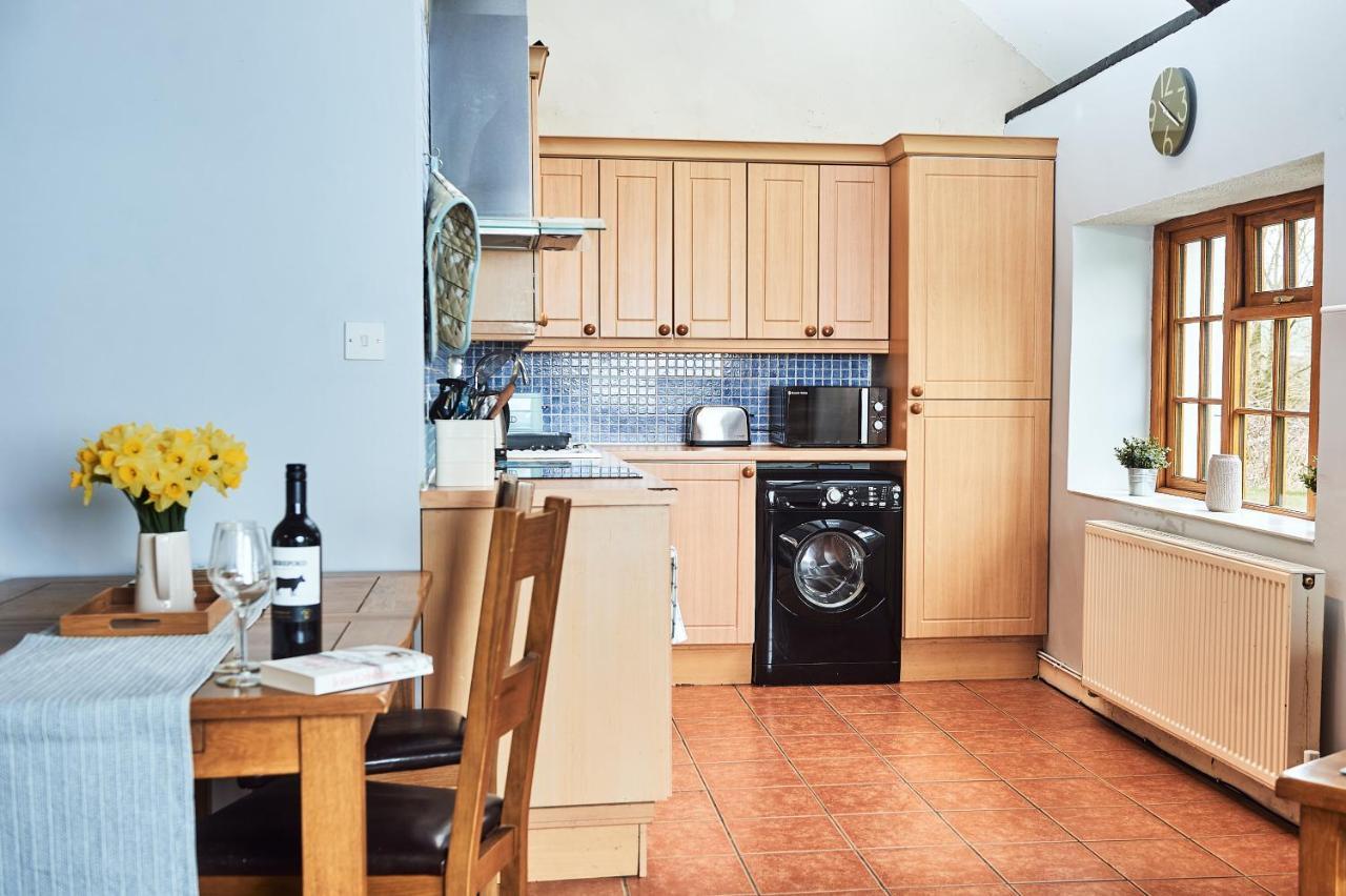 Penuwch Boathouse- Lakeside Rural Cottage Ideal For Families With Indoor Heated Pool Кармартън Екстериор снимка