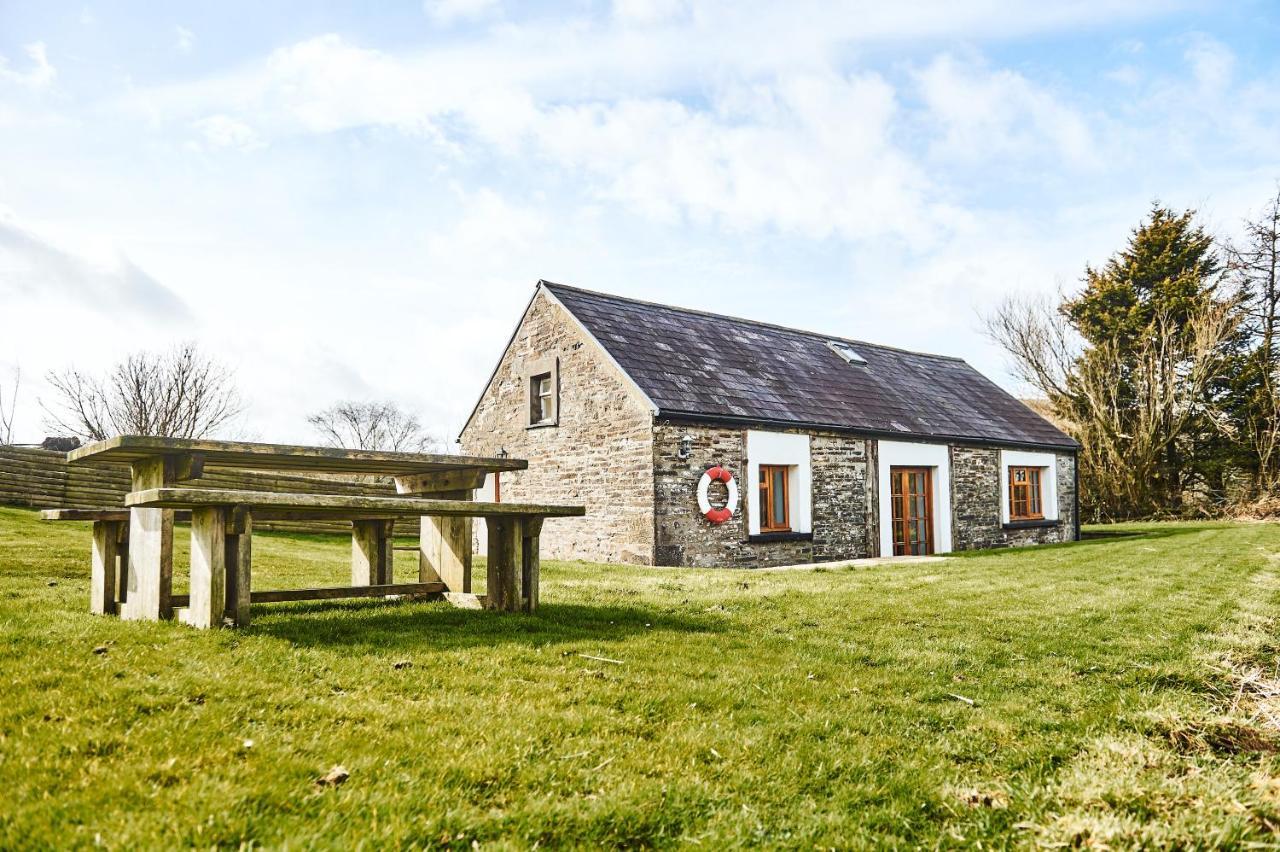 Penuwch Boathouse- Lakeside Rural Cottage Ideal For Families With Indoor Heated Pool Кармартън Екстериор снимка